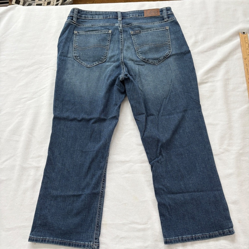 Lee Regular Fit Capri‎ Mid Rise Women Jeans Size 12 Medium Wash Denim - Picture 5 of 7